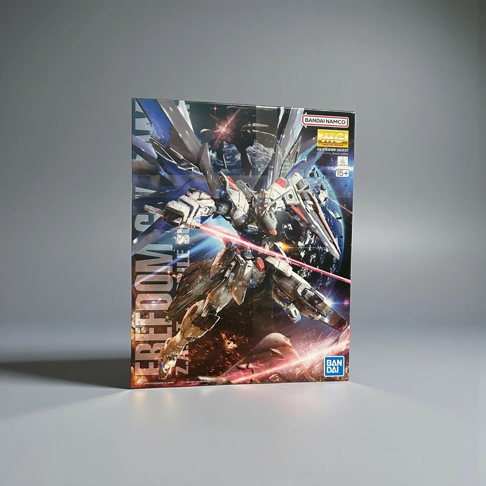 BANDAI MG Freedom Gundam Ver.2.0 1/100