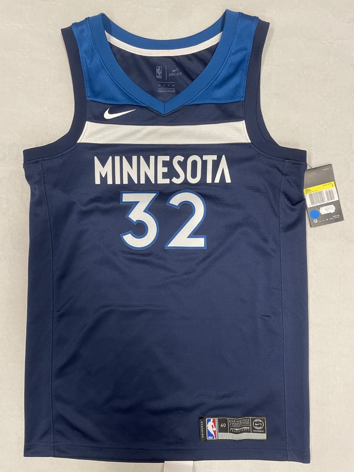 Maillot Nike NBA Timberwolves Karl-Anthony Towns pour un style streetwear quotidien