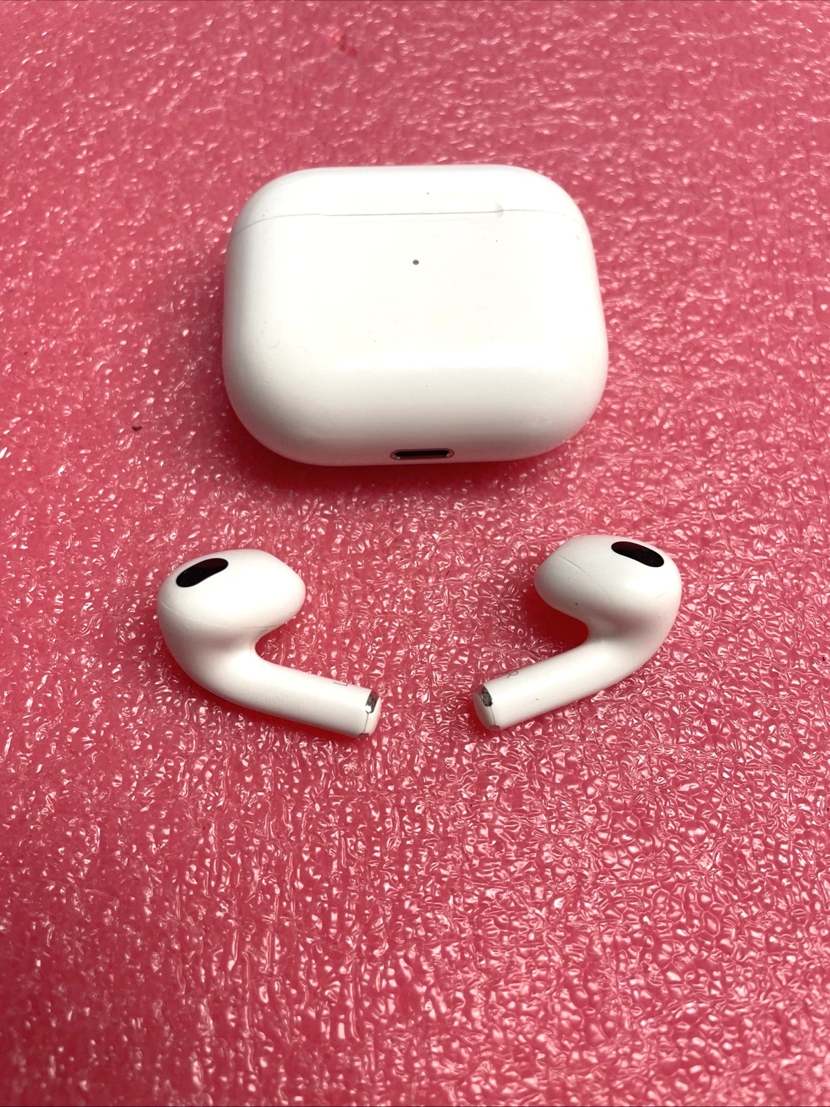 GENUINE Apple AirPods Headphones Wireless Earbuds A2564 W Charging Case