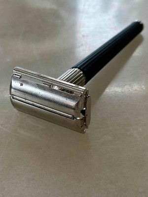 VTG 1968 Gillette Knack Double Edge N1 Twist-to-Open