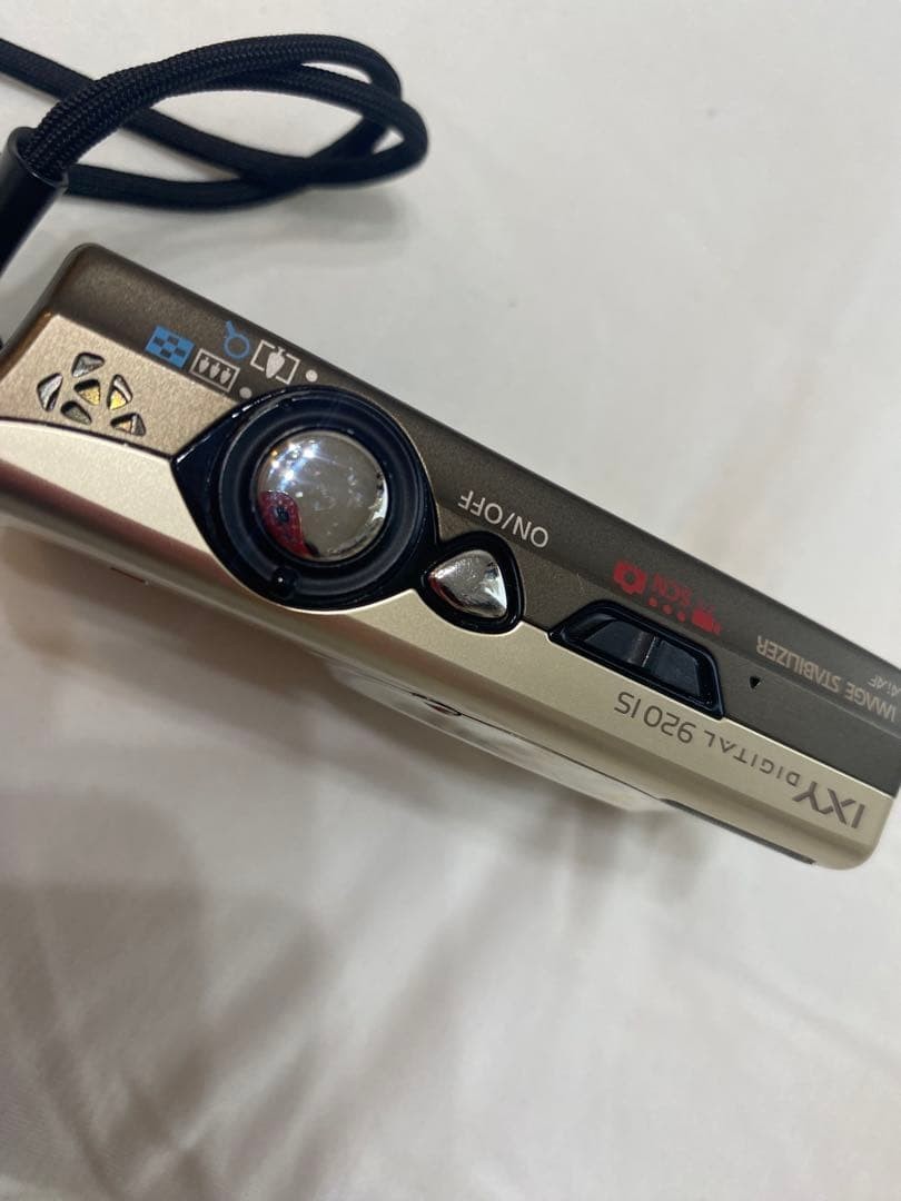 Canon IXY DIGITAL 920 IS 10.0MP Compact Digital Camera Gold