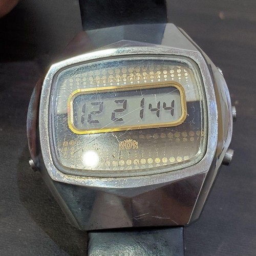 Reloj Pulsera Orient Hombre Cuadrado Negro Cuarzo Negro Japón A 500221 - Imagen 8 de 8