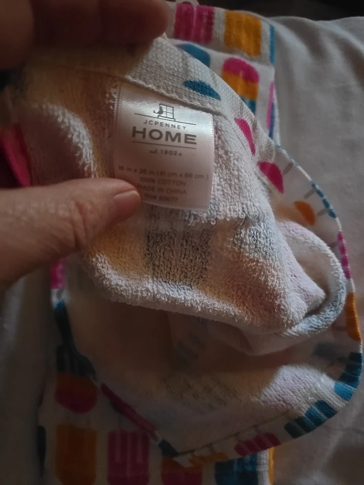 One pack with 2-pieces JCPenny Home Kitchen Towels 100% Cotton - Image 3 of 4