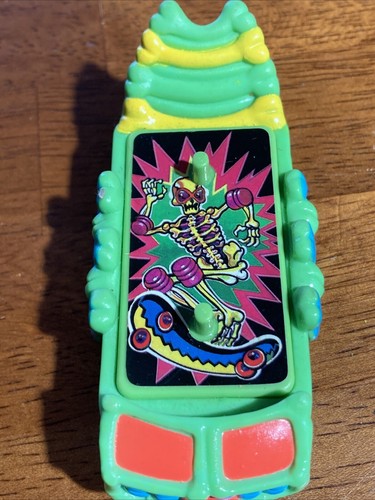 Patineta Mattel Slammers 1990 parte verde con gráficos de esqueleto - Imagen 2 de 5