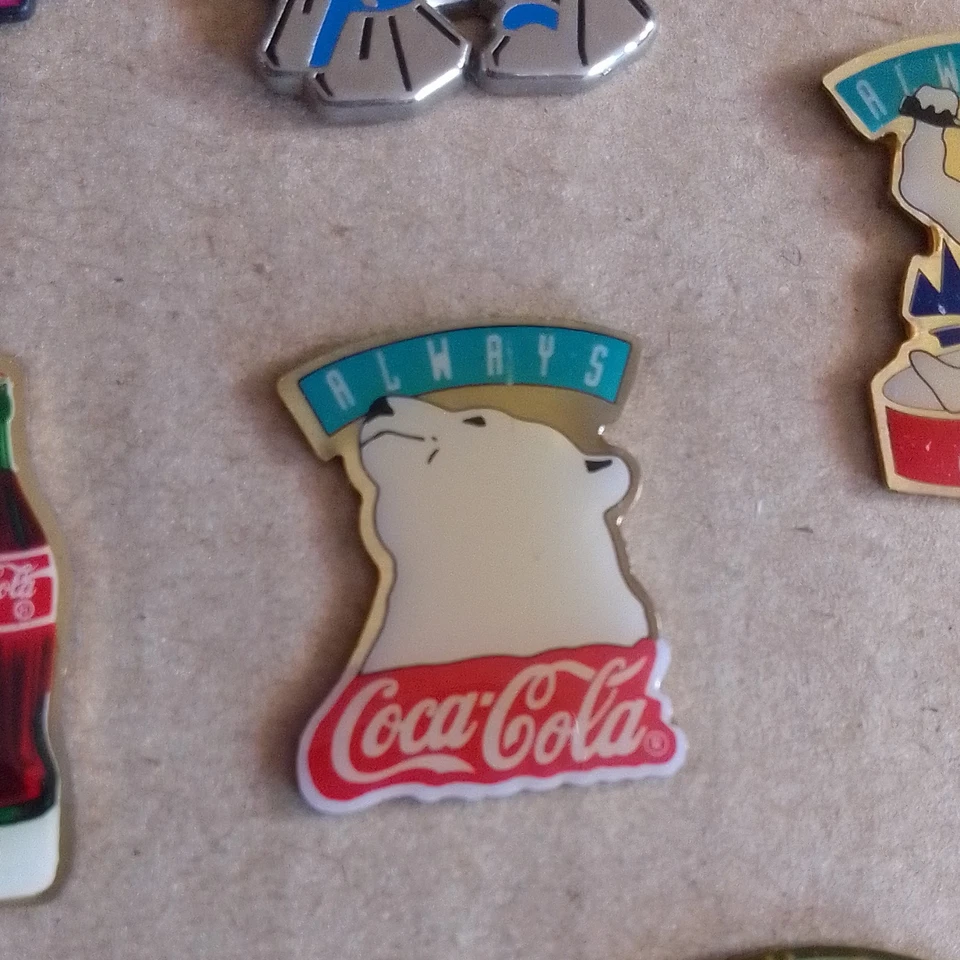 Coca-Cola Pin Always Eisbär Motiv Ansteckpin/Anstecknadel Sammler Button Badge - Bild 1 von 1
