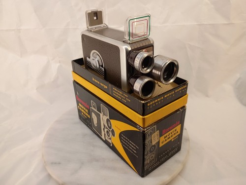 Appareil photo vintage Kodak Brownie 3 objectif 8 mm avec poignée - viseur fissuré, non testé - France Appareil photo vintage Kodak Brownie 3 objectif 8 mm avec poignée - viseur fissuré, non testé - France