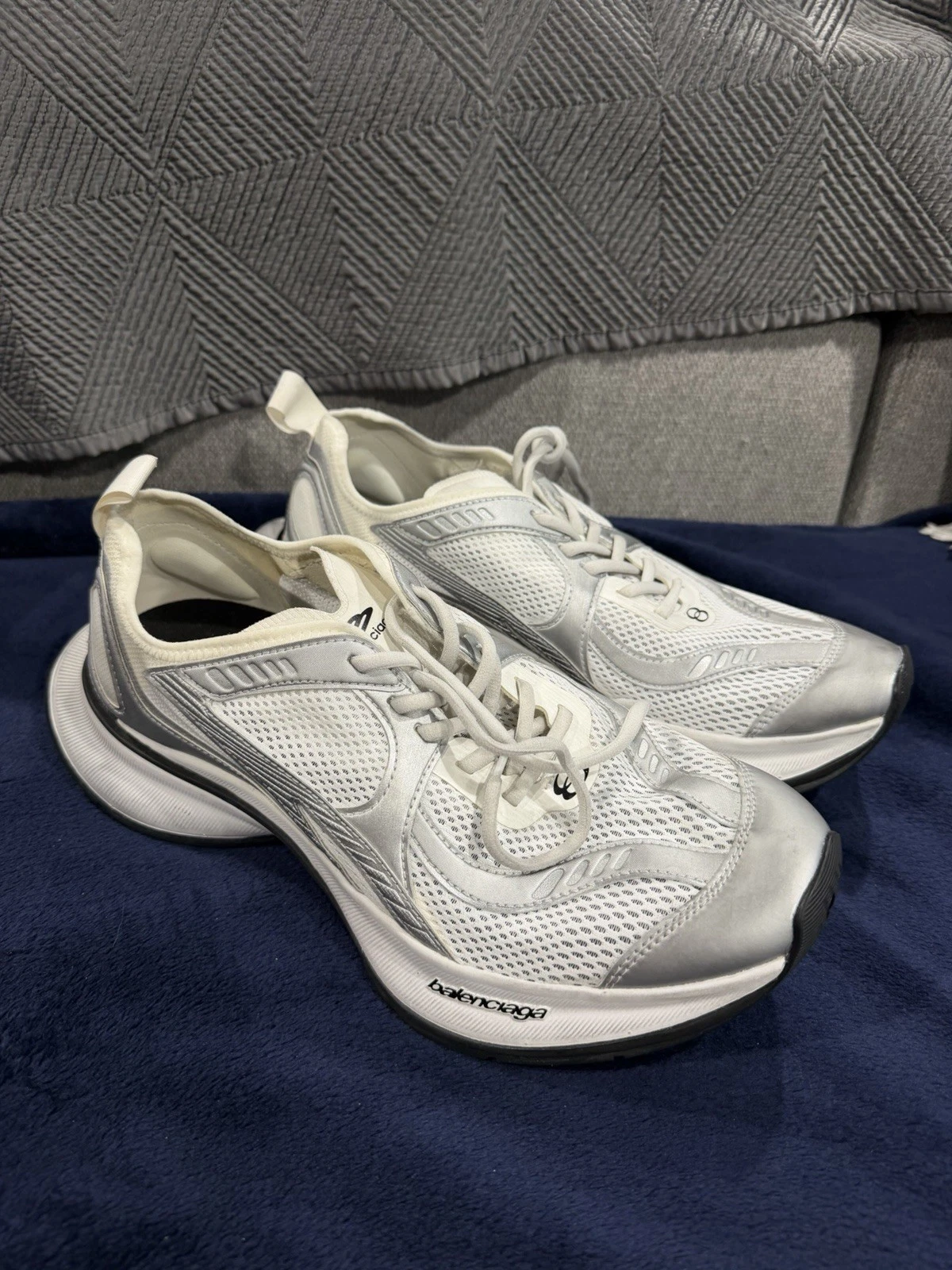 Balenciaga — Balenciaga Circuit Sneaker Worn-Out White Silver