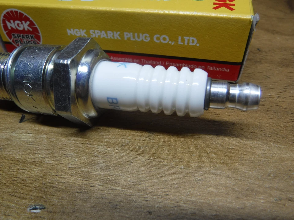 Honda ATC250R 1984 84 bujía NGK BR9ES fabricante original ATC 250R 250 R envío rápido gratuito Foto 2 de 4