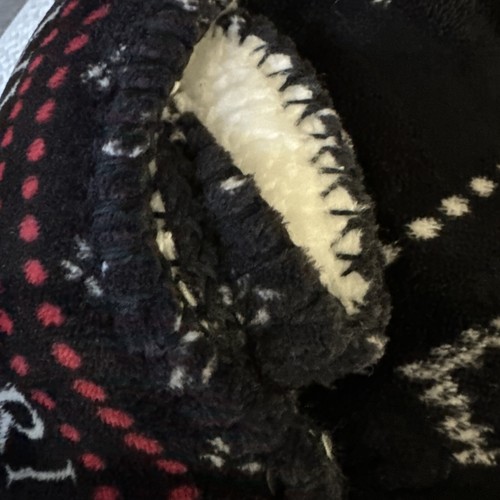 Victoria's Secret Cozy Plush Blanket 50x60" 11229649 Black/Red Fair Isle - Picture 5 of 7