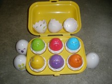 1993 Tomy HIDE SQUEAK EGGS Shape Color Sorting with Chicks Inside Toy T4