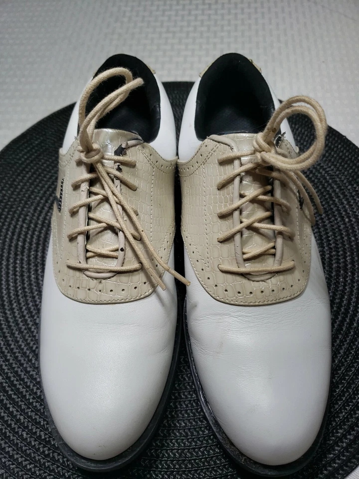 Zapato de golf Callaway W670 Saddle para mujer talla 8,5 M blanco-perla metálico espiga suave Foto 2 de 4