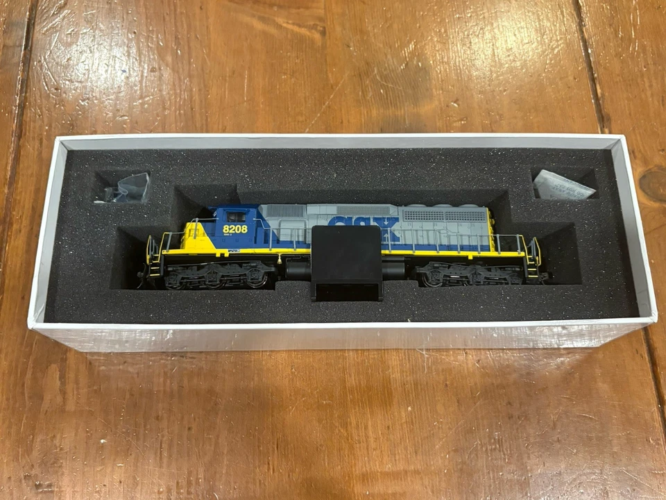 Broadway Limited 707 HO CSX Paragon™ Series Diesel EMD SD40-2 #8208 - Image 2 of 4