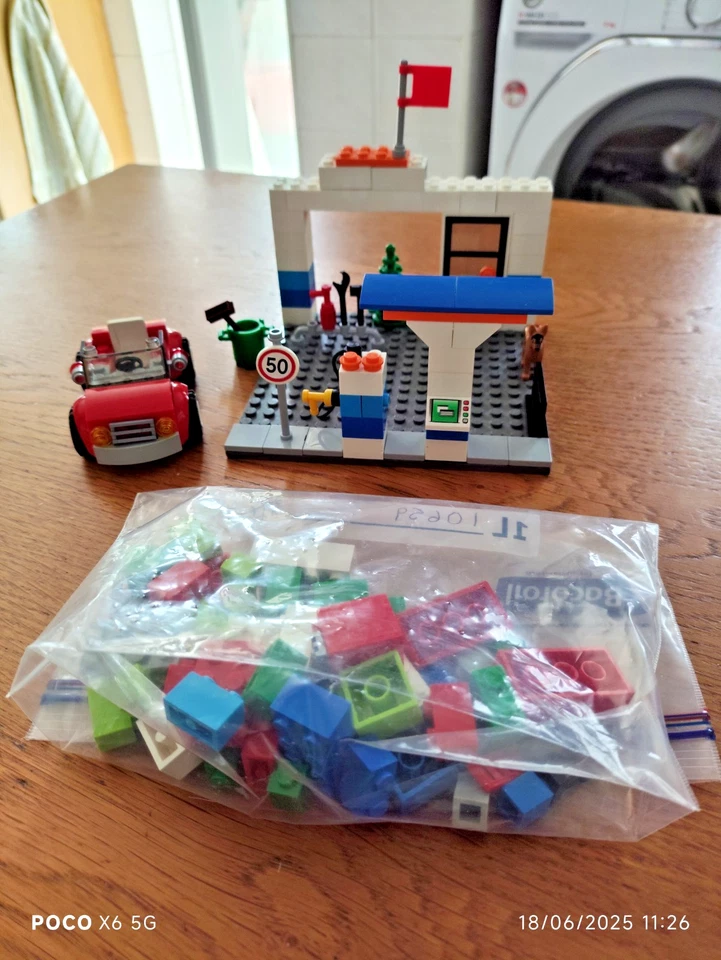 LEGO 10659 Blue Suitcase, photo 1 of 5