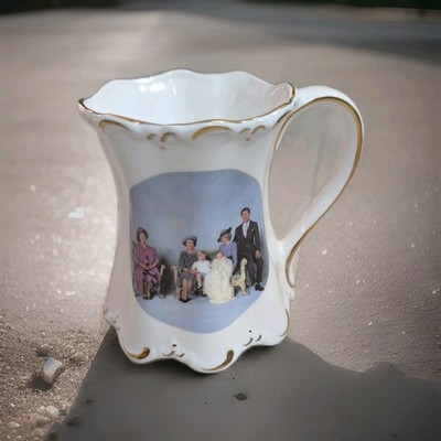 St George Fine Bone China ''Made In England'' Royal Family Krug