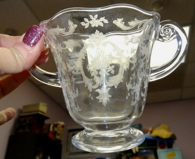 ELEGANT VINTAGE CLEAR CRYSTAL ETCHED CREAMER & SUGAR SET