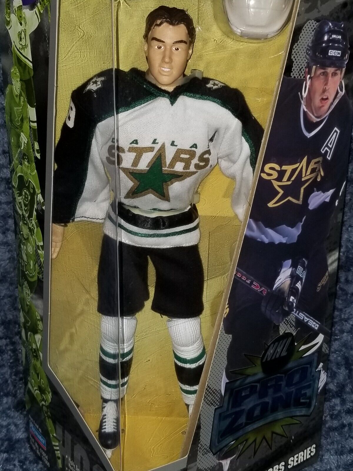 Kitwana's Toys #147: 1998 Playmates Toys NHL Hockey Pro Zone 12