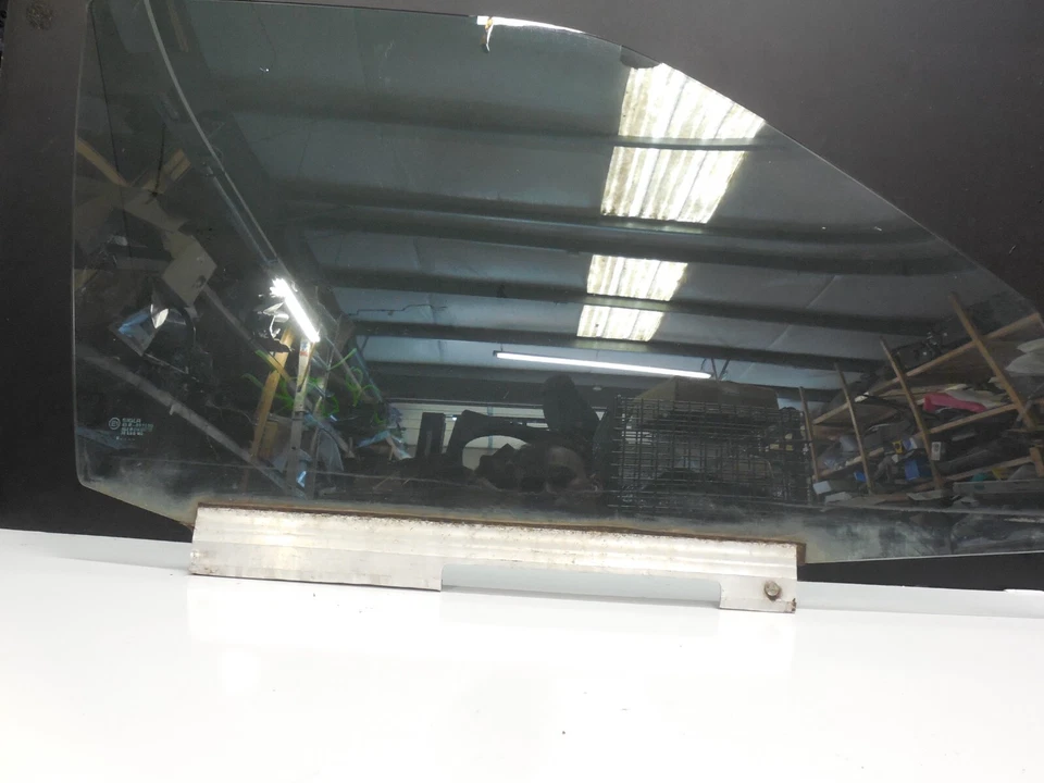 Front Right Door Glass Clear Window 1984-93 Mercedes Benz W201 190D 190E - Image 2 of 4