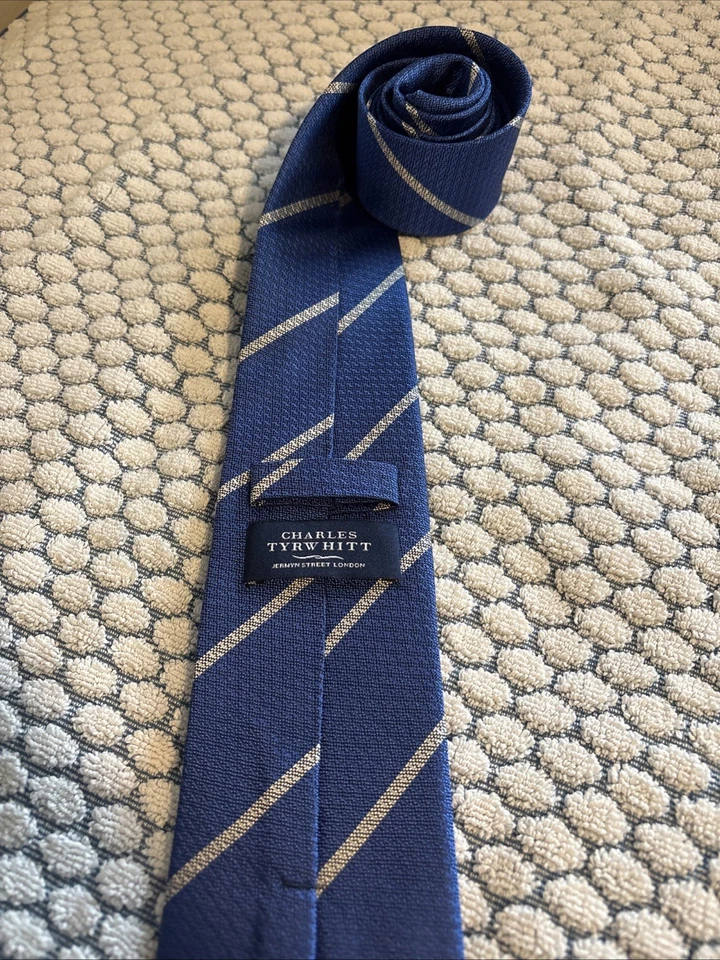 Corbata para hombre Charles Tyrwhitt azul seda blanco/plateado rayas Londres rosa espalda Foto 4 de 4
