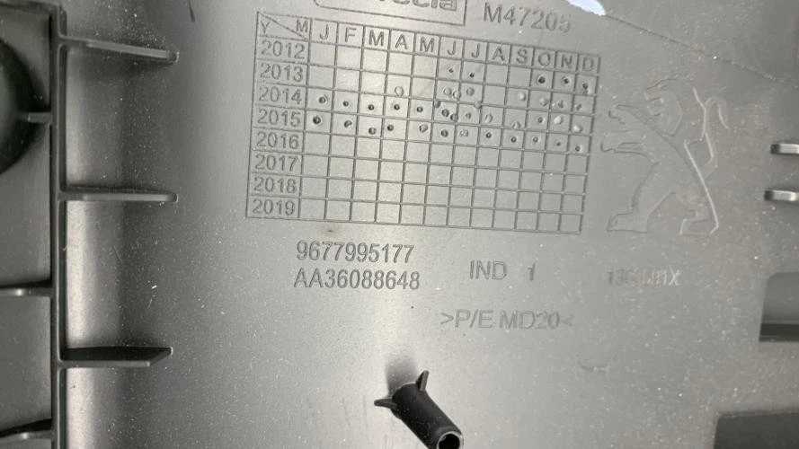 Boite a gants PEUGEOT 308 2 SW PHASE 1 BREAK 16108048ZD - Photo 4/4