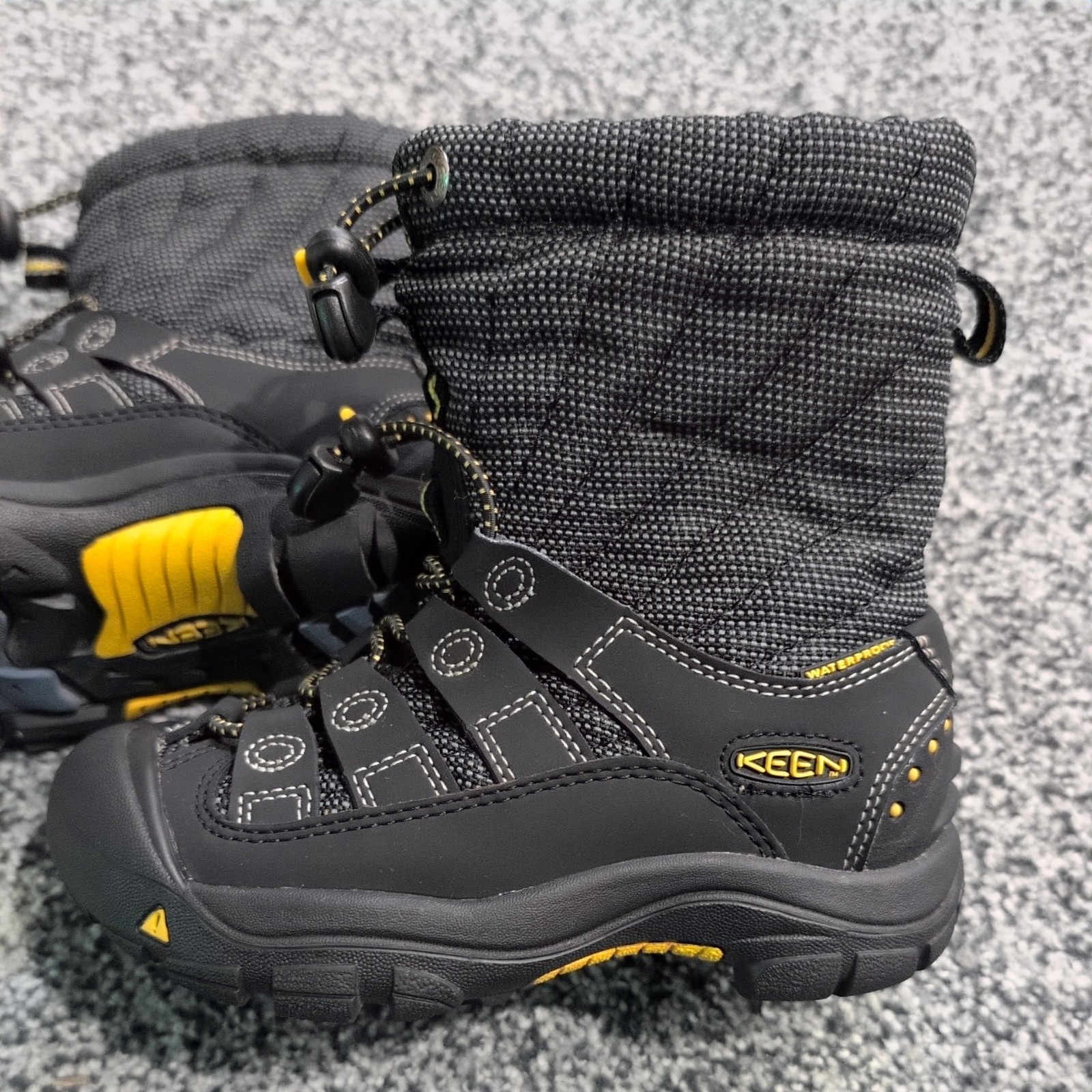 Keen little kid 12 STIVALI Shellback Impermeabili Primaloft 200 Isolato Neve Nero