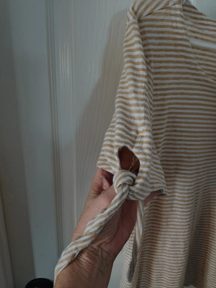 Blusa feminina Tommy Bahama tamanho L P2P 20,5 COMPRIMENTO 24 manga curta listrada  - Imagem 4 de 4