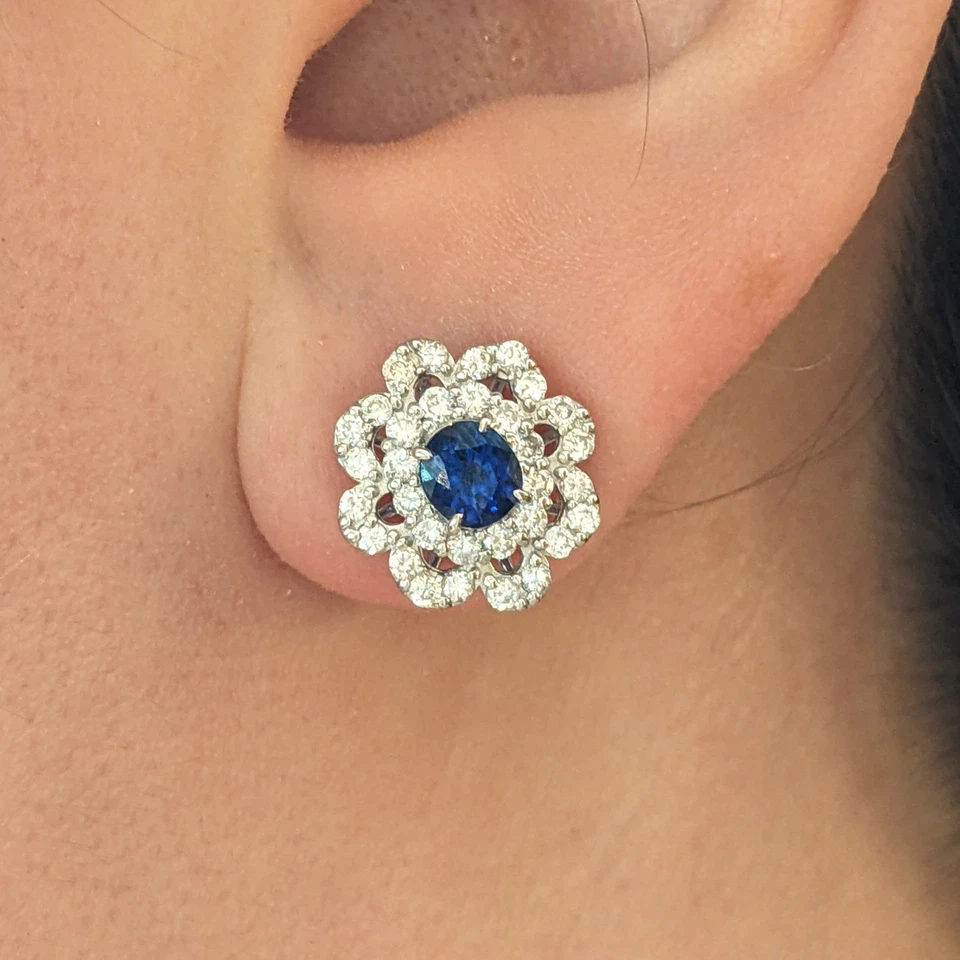 Серьги-гвоздики с овальным синим сапфиром и бриллиантами из платины/золота 18 карат - HM2452SE