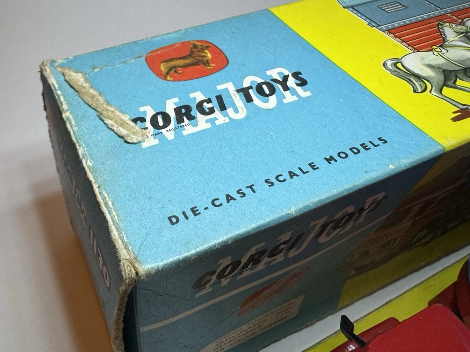 Corgi Major #1130 Chipperfields Circus Bedford Horse Transporter w/Horses w/Box - Image 4 of 4