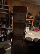 HUBBELL 2152 / 2152 (NEW IN BOX)