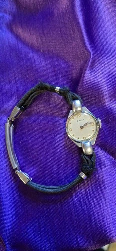 Vintage Cyma 15 Jewels Swiss Women's Watch.