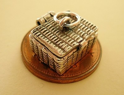 SUPER DETAILLIERTER PICKNICKKORB ZUM ÖFFNEN STERLINGSILBER CHARM