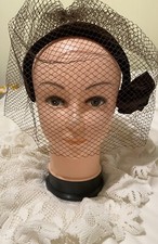 VINTAGE Samt dunkelbrauner NETZHUT mit Satin Rose 1950/60&rsquo;er Jahre