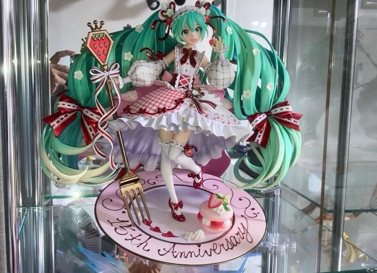 Hatsune Miku 15th Anniversary Ver. 1/7 scale Figure Vocaloid