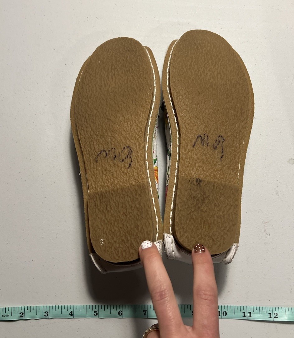 L’Artiste Dezi Leather Slip-Ons Womens Size 37 Beautiful Floral Print