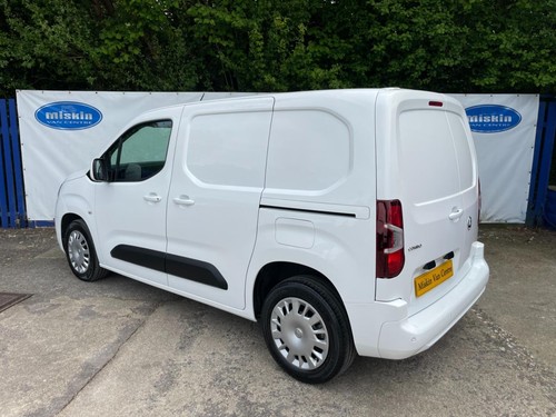 2021 70 Vauxhall Combo 1.5 Turbo D 130ps Sportive AUTO Van PLUS VAT - Picture 4 of 20