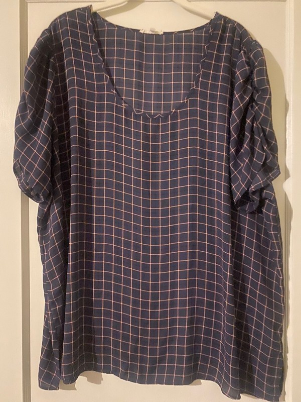 MARUICES Plus Size 2 ~  Short Sleeve Pullover Blouse ~ Sheer
