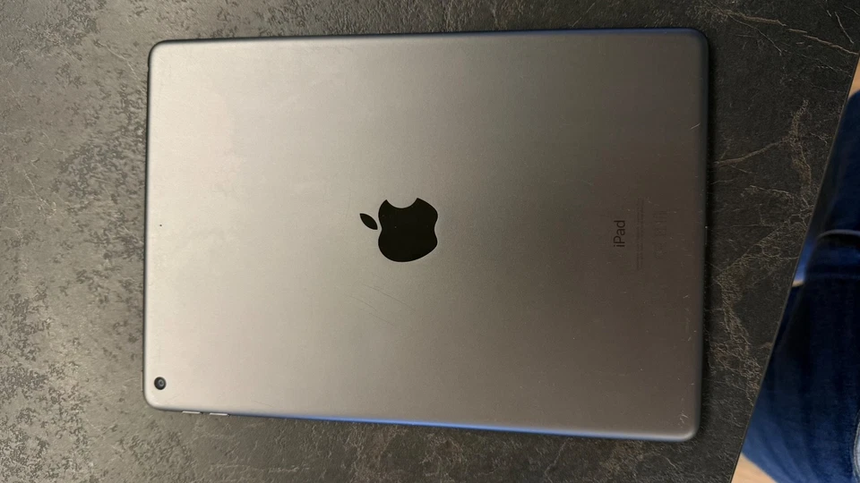 Apple iPad (8th generation) · 128GB · Wi-Fi, foto 4 di 5