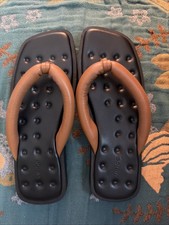 Vince. Serene Leather Sandal Women's Size 7.5 Brown Black Thong Cushion Slide