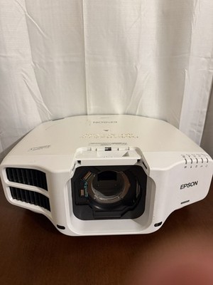 Epson Pro G7400U H762A 3LCD Projector - Parts or Repair