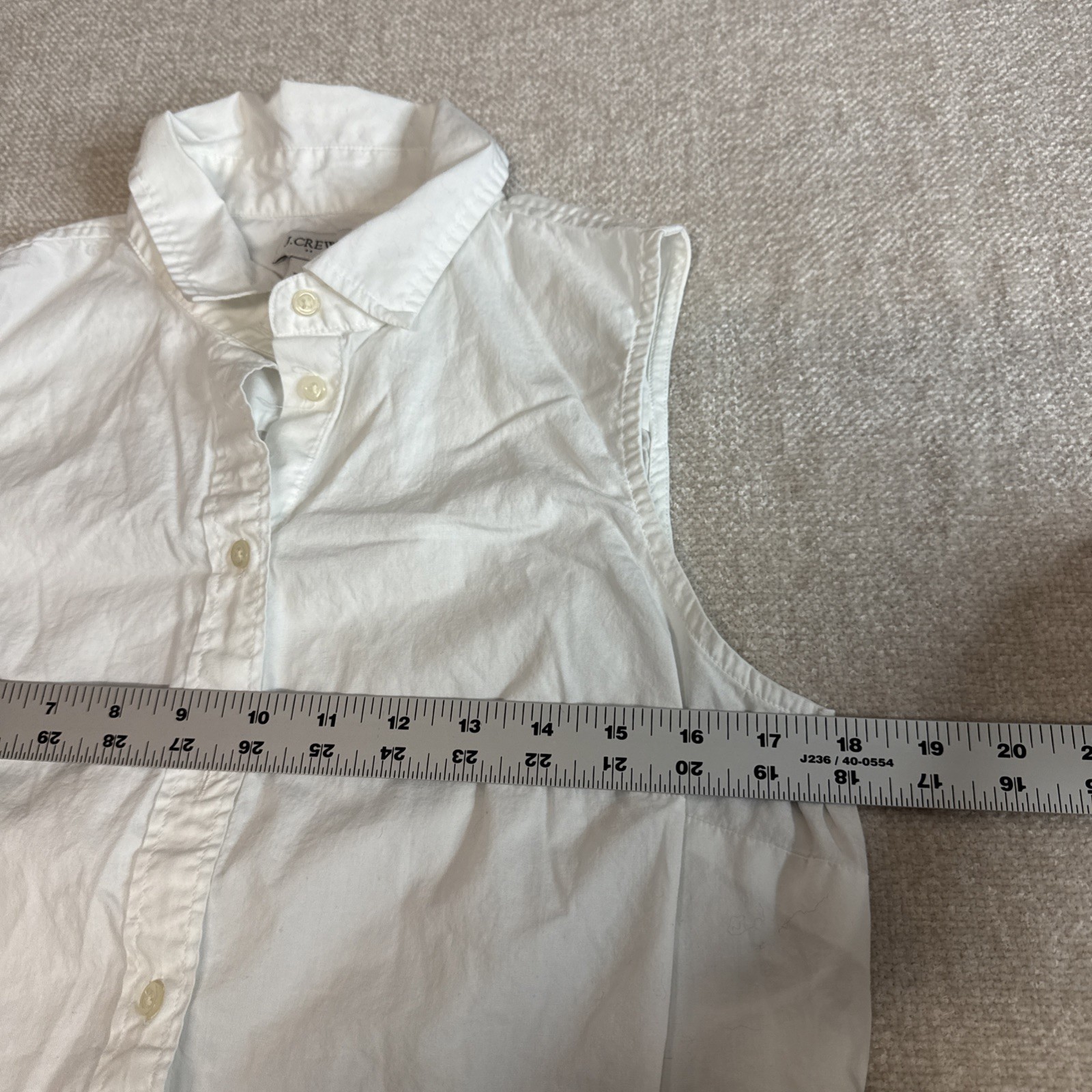 J Crew Woman’s White Basic Button Front Sleeveles… - image 3