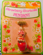Vintage Strawberry Shortcake Pendant with Necklace 1982 Hong Kong Mint in Pkg