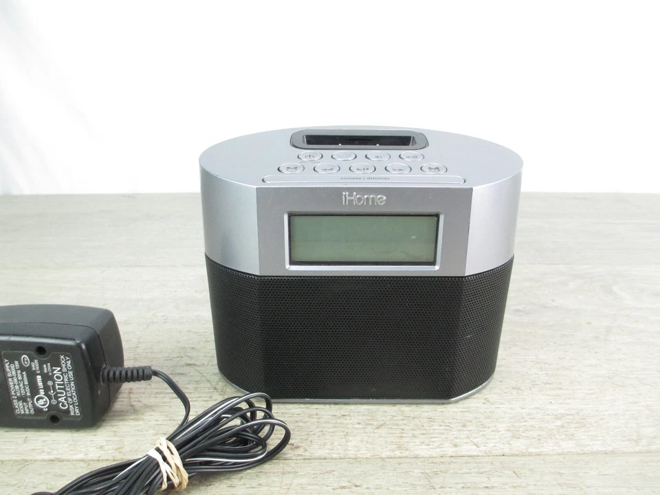 Base de carga de reloj despertador doble IHome IP23 para iPod Apple iPhone con adaptador de CA Foto 2 de 4