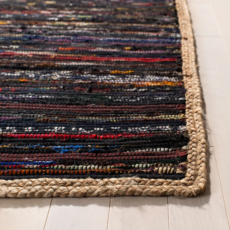 SAFAVIEH Montauk MTK960Z Handwoven Black / Natural Rug - Image 4 of 4