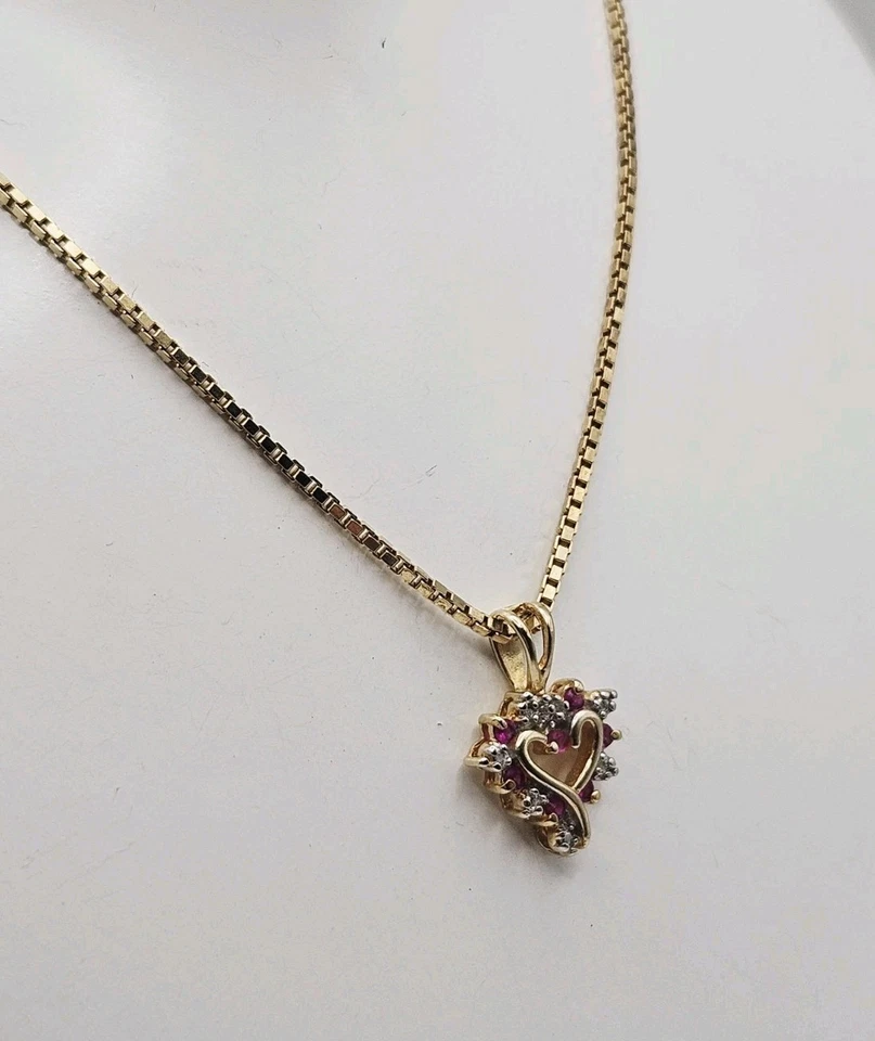 Collar Ross Simons Plata Esterlina Vermeil Rubí y Diamante Corazón Colgante 18" Foto 2 de 4