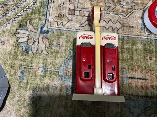 Vintage Coca Cola Vending Machine Gas Pump Salt & Pepper Shakers with Stand 1993
