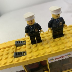 Lego City: Yellow City Bus w/Bus Stop and mini-figures : #7641