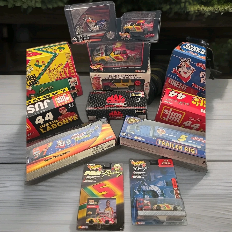 HOTWHEELS/ NASCAR BUNDLE - Image 2 of 4
