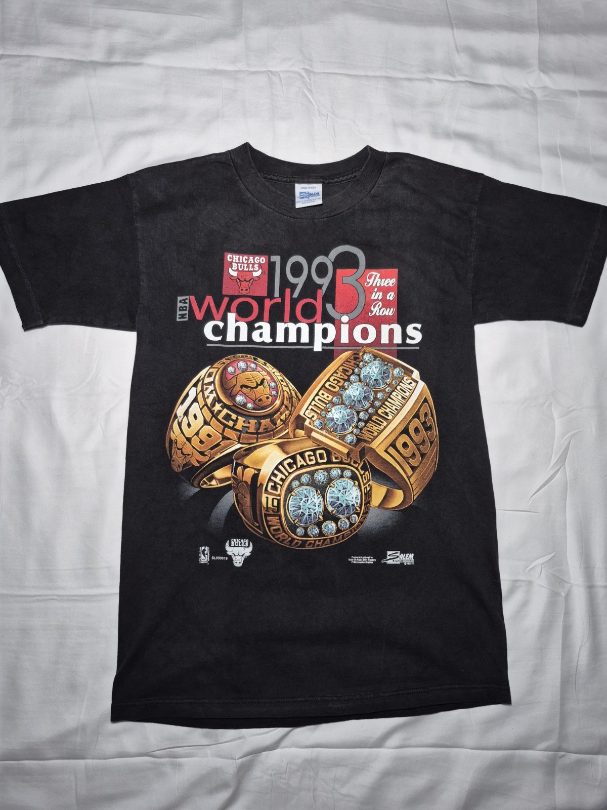 Maglietta Chicago Bulls 1993 Campioni del Mondo Tre di Fila Grafica Nera Small