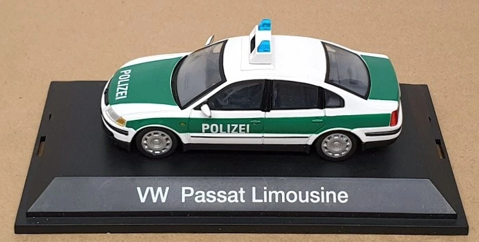 Schuco escala 1/43 04405 - VW Passat limusina policía - blanco/verde Foto 4 de 4