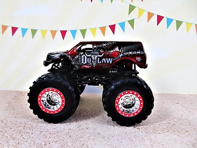 ミニカー 1/64 Hot Wheels collectibles THE OUTLAW Monster Jam Truck OUTLAW 1:64 Diecast Metal & Plastic Hot