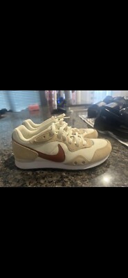 nike venture runner coconut milk